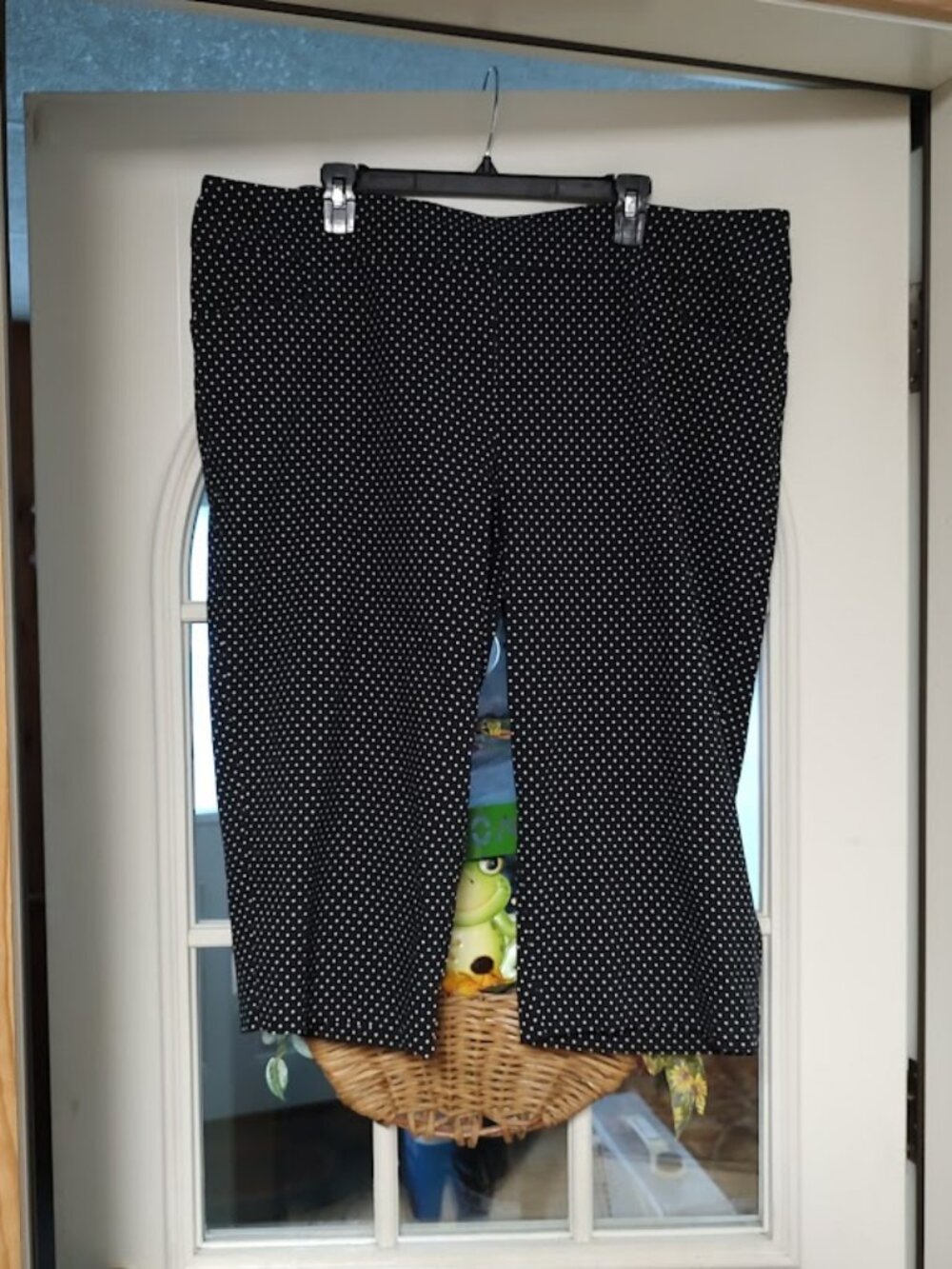 Terra & Sky Black White Polka Dot Pull On Capri Size Women's 2X 20W/22W